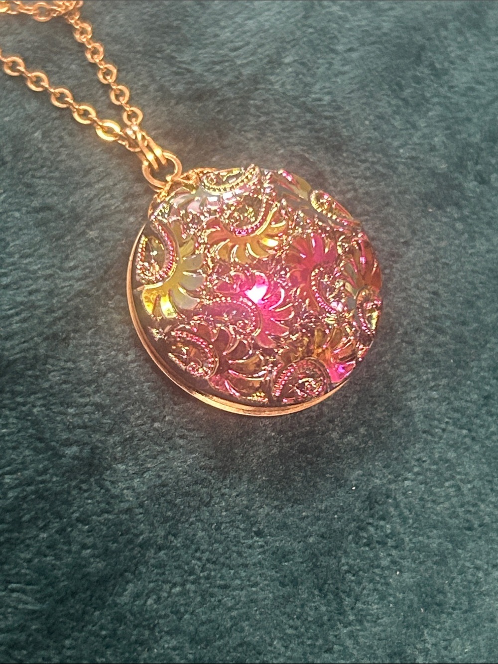 Gold-Tone Pink Iridescent Filigree heliotrope Necklace